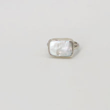 Load image into Gallery viewer, Rectangular Pearl Ring
